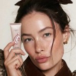 Мултифункционален грим Base Glow Illuminating Balm 'Youthiful', 15 мл Мултифункционален грим Base Glow Illuminating Balm 'Youthiful', 15 мл